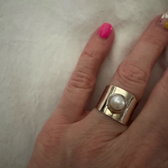 Jewelry - Vintage Wide Band Pearl Statement Ring